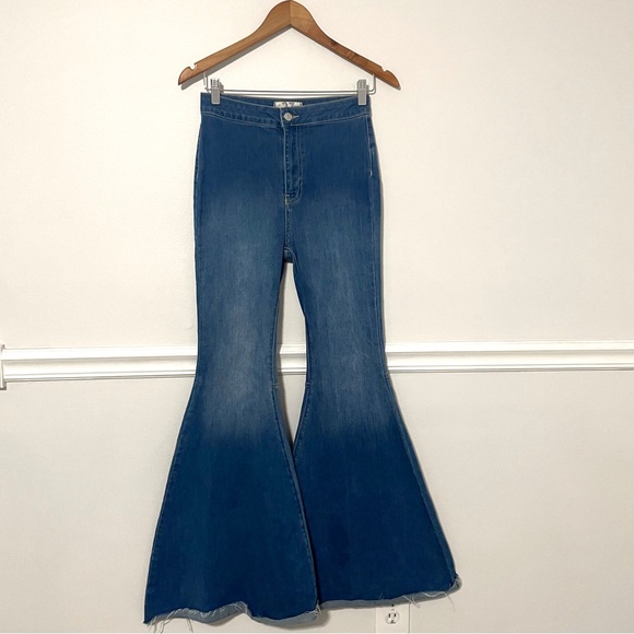 Free People • just float on flare wide bell bottoms sz 27 - Picture 4 of 8